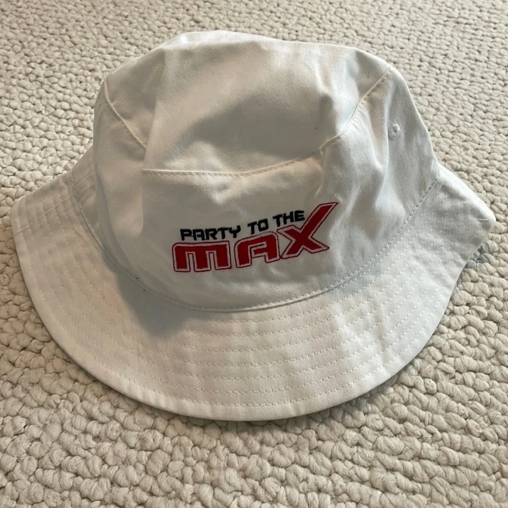 White cotton bucket hat.